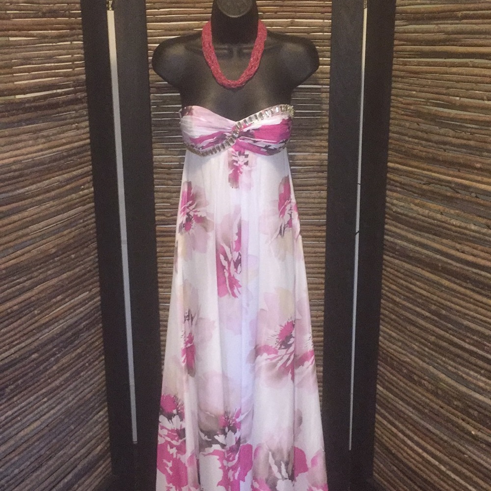 🌸 elegant floral strapless gown🌺cache